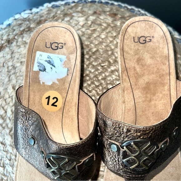 UGG Australia Briella Bronze T-Strap Sandals - Picture 6 of 8